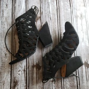 Dominique Nicole Black heels